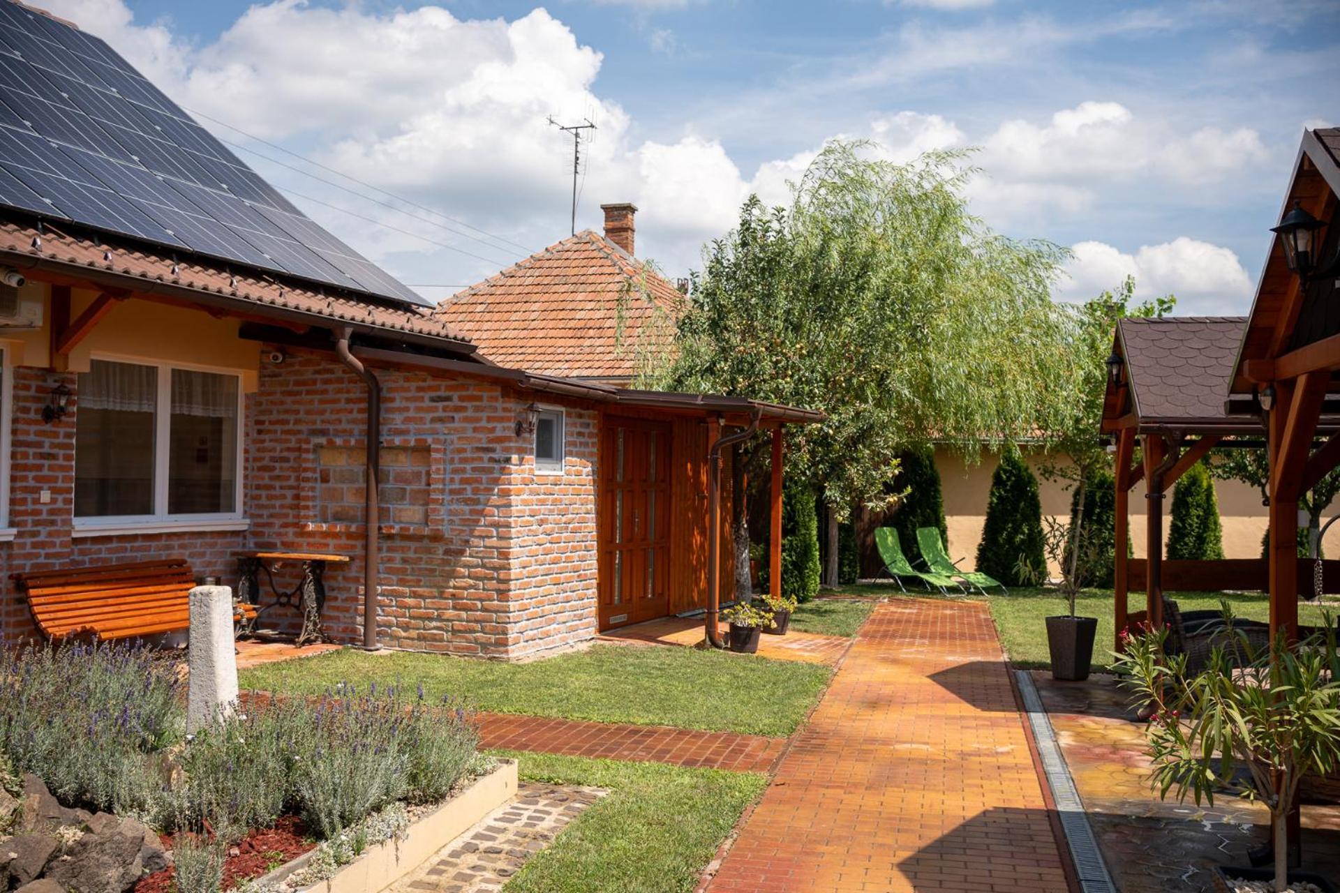 Holiday Apartmanhaz Gyula Exterior foto