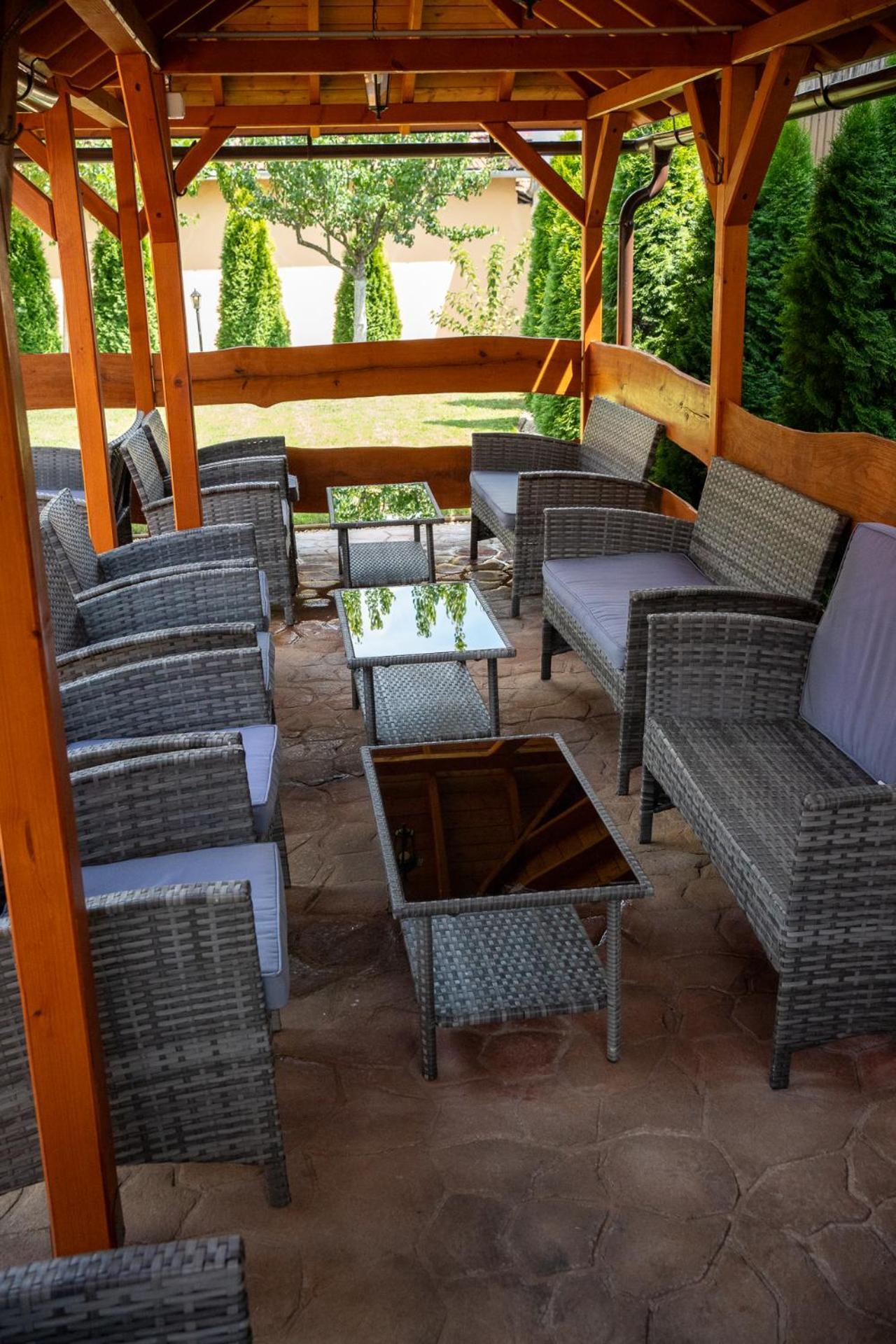 Holiday Apartmanhaz Gyula Exterior foto